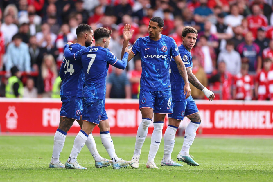 全英羽毛球公开赛：国羽斩获两金两银